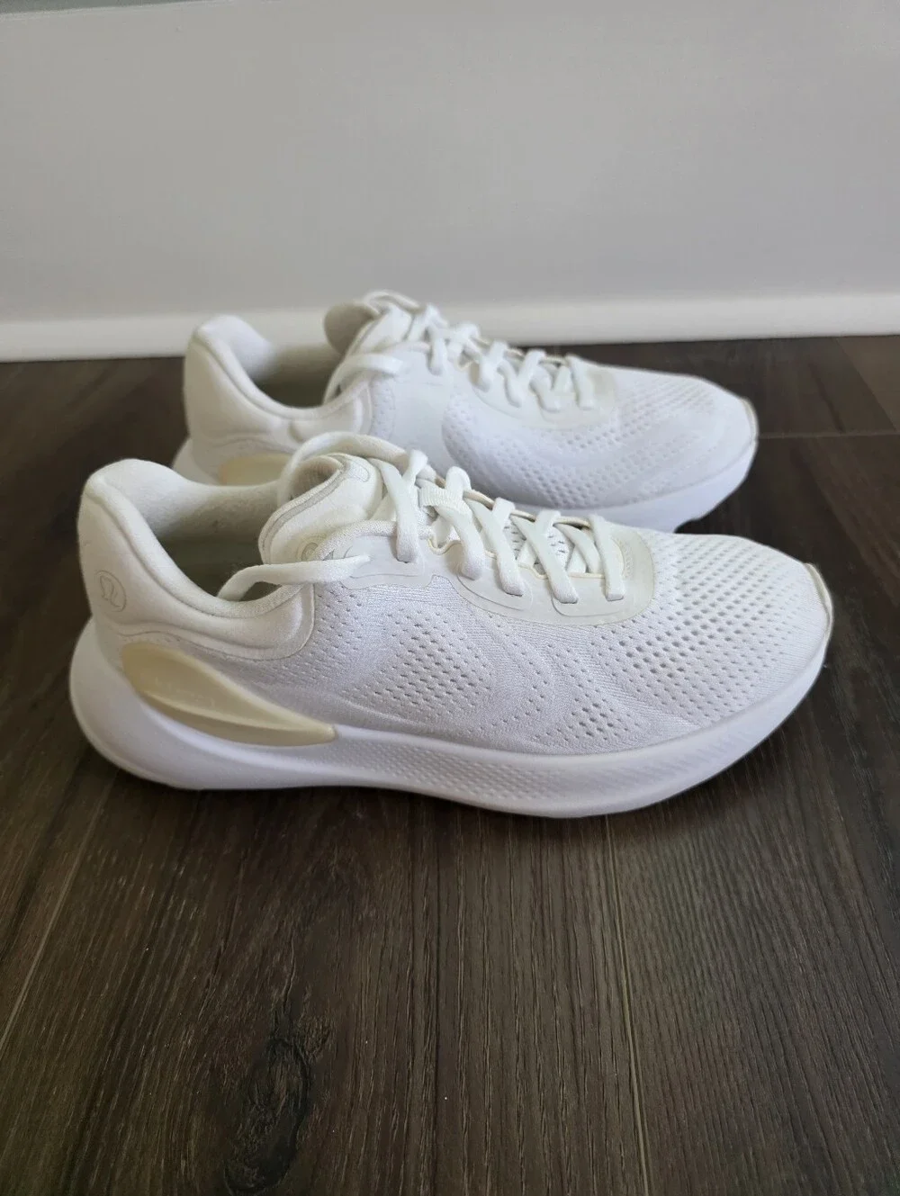 lululemon Beyondfeel Women’s 8 White Athletic Sneakers with Cream Accents